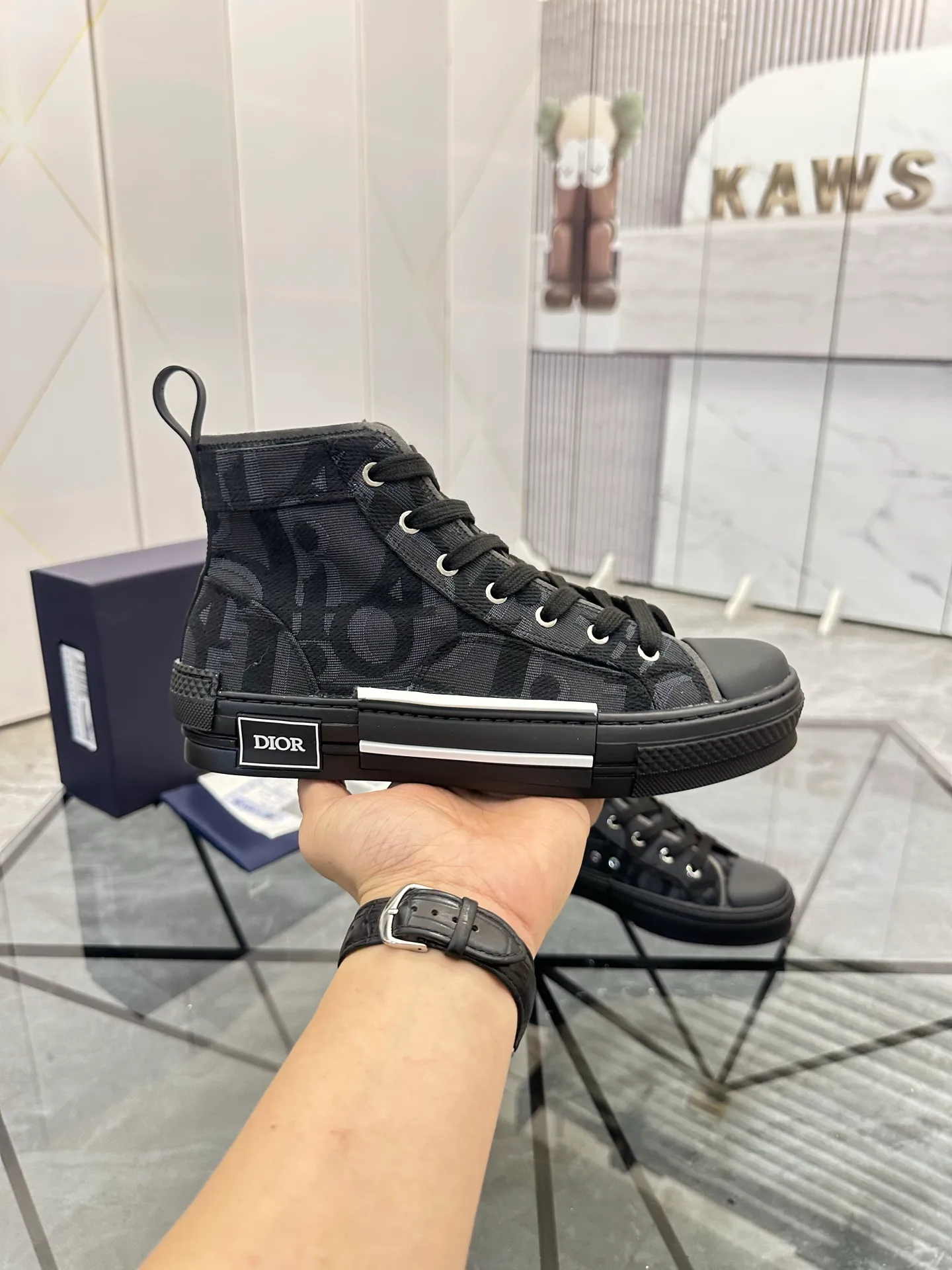 Selling men's shoes 💰: 💰P460¥ Product trademark: Dio* "Dior*" high-top casual shoes Regular size: 36-45 (can be customized to 46) Couple style B23 Product materials: Upper imported original fabric, breathable lining, original outsole. No.: 007